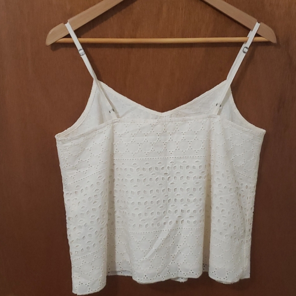 Hollister Flowy Crop Top - Picture 3 of 3